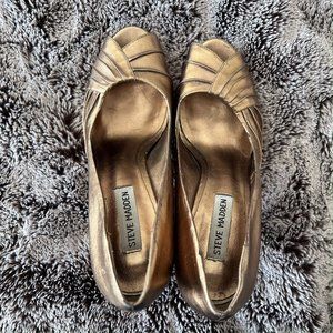 Steve Madden Metallic Gold Pumps